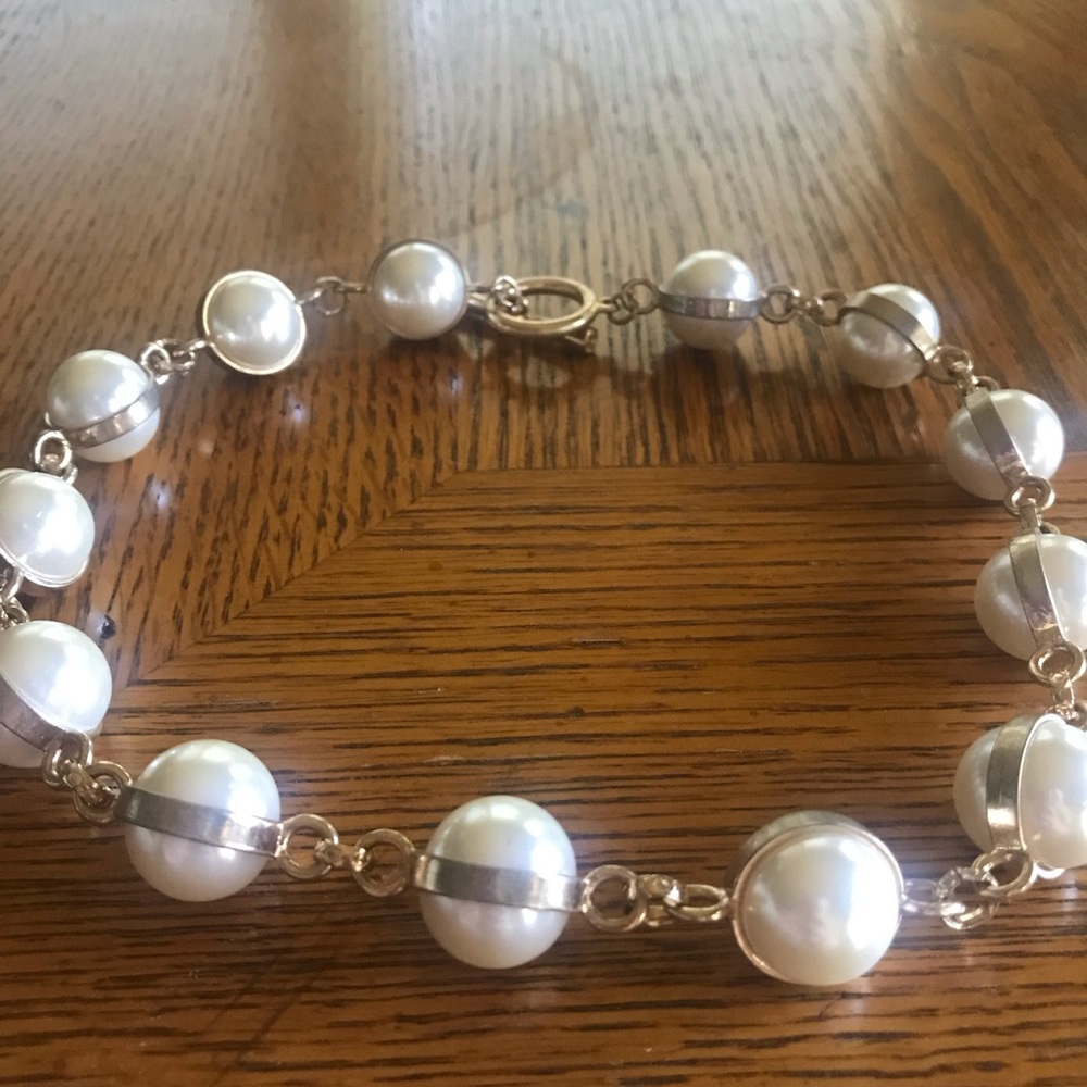Pearl and gold necklace